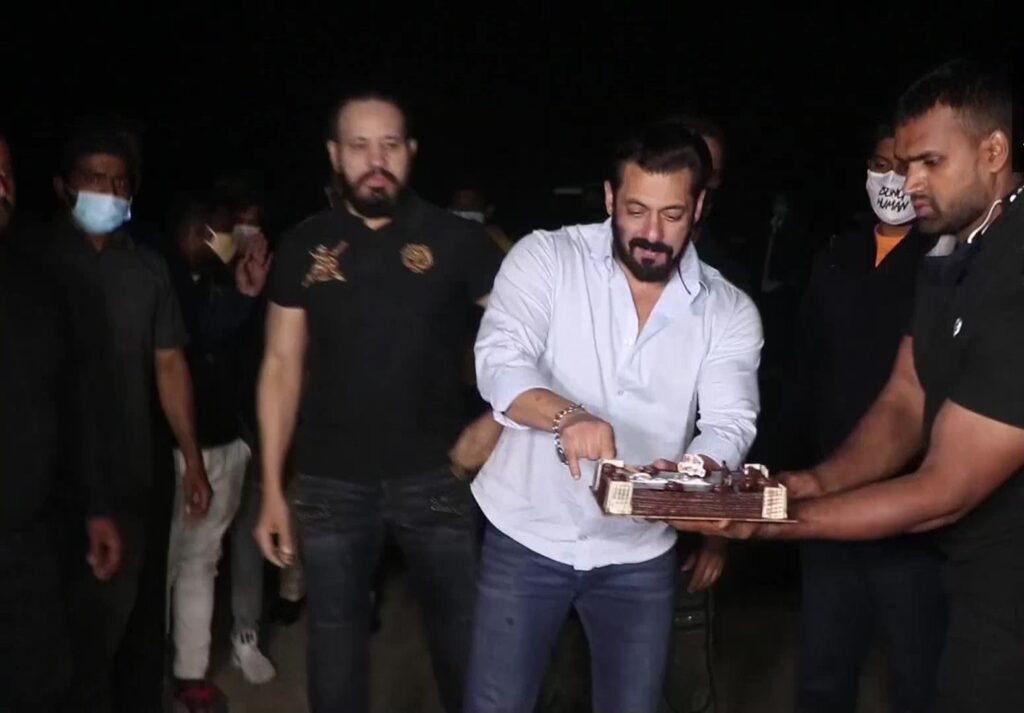 Salman Khan Birthday फार्म हॉउस में मनाया 55 वां जन्मदिवस