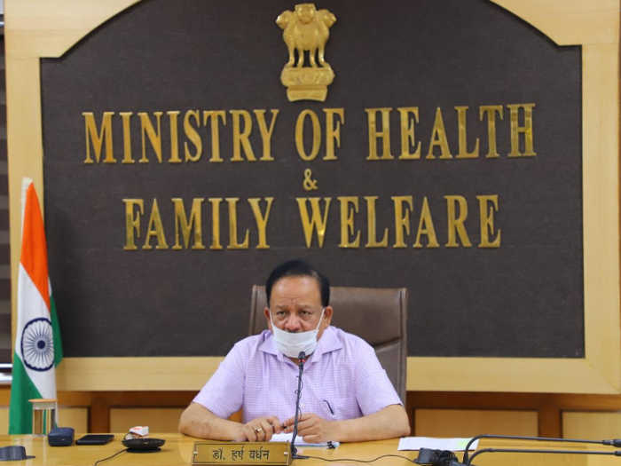 कोरोना वैक्सीन : सरकार की सफाई, इतने लोगों को मिलेगी फ्री