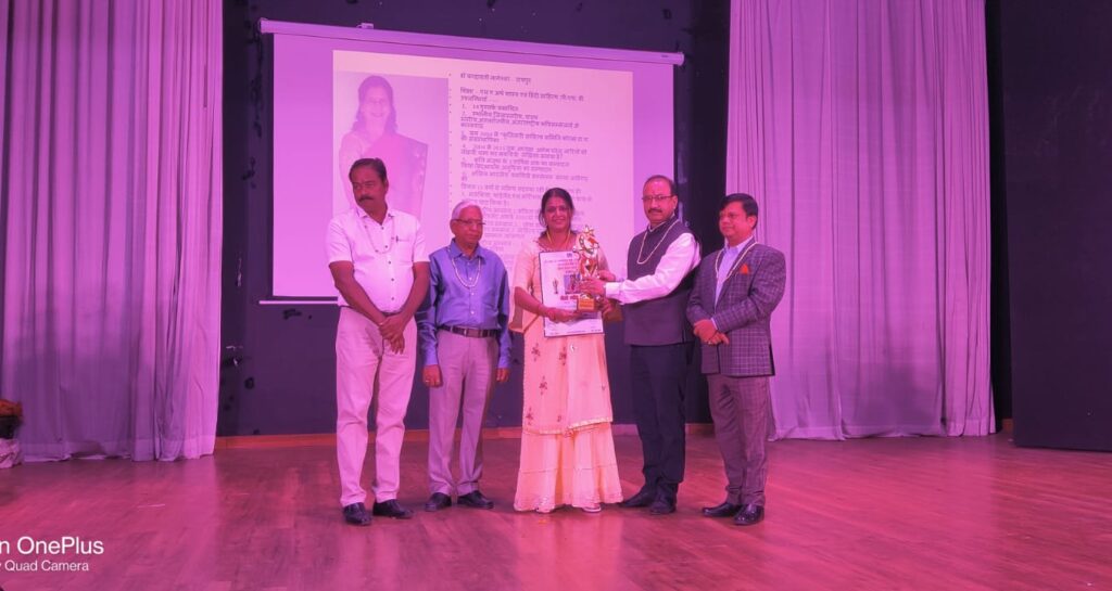 Astro Anita Shastri इंडियन बेस्टीज अवार्ड से सम्मानित